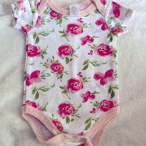 Roses onesie| 0-3 months
